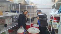 بازدید و نظارت شبانه معاونت مرکز بهداشت ملایر از رستوران‌ها و واحدهای بستنی‌فروشی شهرستان ملایر