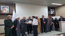 برگزاری آیین تجلیل از خادمان شهدا و ایثارگران در شبکه بهداشت و درمان فامنین