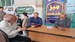 برپایی میز خدمت سلامت و سنجش رایگان فشار خون نمازگزاران فامنین به مناسبت هفته دفاع مقدس