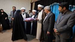 میز خدمت تیم سلامت مرکز بهداشت همدان در نماز جمعه برپا شد