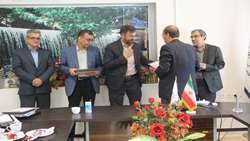 تجلیل و قدردانی از ایثارگران شبکه بهداشت و درمان نهاوند