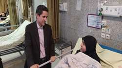  بازدید میدانی و عیادت رییس دانشگاه علوم پزشکی همدان از دانش‌آموزان مسموم‌شده در مدرسه 