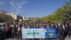 برگزاری همایش پیاده‌روی به مناسبت هفته سلامت در دانشگاه علوم پزشکی همدان 
