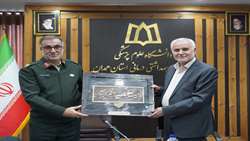 دیدار سردار امیری فرمانده انتظامی استان همدان و هیئت همراه با دکتر کارخانه ای سرپرست دانشگاه علوم پزشکی همدان