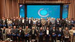 گزارش تصویری اختتامیه هفته پژوهش استان همدان باحضور دکتر حمید ملانوری استاندار همدان،  دکتر بهروز کارخانه ای رییس دانشگاه علوم پزشکی، دکتر منصور غلامی وزیر اسبق علوم، دکتر غلامحسین مجذوبی ، معاونین، مدیران و پژوهشگران برتر استانی