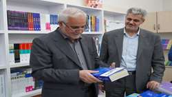 تأکید رییس دانشگاه علوم پزشکی همدان بر توسعه منابع علمی و خدمات کتابخانه‌ای / بیش از ۱۴۱ هزار منبع اطلاعاتی در اختیار دانشگاه