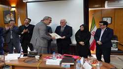 گزارش تصویری تجلیل از تولیدکنندگان برتر صنایع غذایی استان( معاونت غذا و دارو)