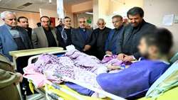  گزارش تصویری عیادت استاندار و رئیس دانشگاه علوم پزشکی همدان و جمعی از معاونین و مدیران از مصدومان و مجروحان دفاع مقدس در یکی از مراکز درمانی همدان