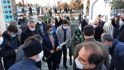 حضور در مراسم غبارروبی مزار شهدا توسط سرپرست مرکز بهداشت شهرستان همدان و جمعی از مسئولین این مرکز