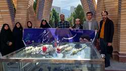 غبار روبی و عطرافشانی مزار شهدای دانشگاه به مناسبت هفته بسیج