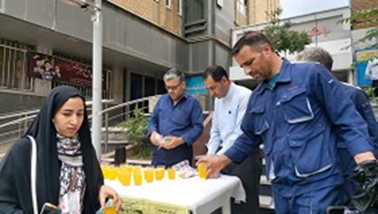 توزیع شربت و بسته‌های عیدانه به مناسبت فرا رسیدن عید غدیرخم 