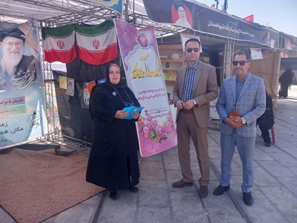 تشکیل ده غرفه سلامت رایگان همزمان با مراسم تشییع رهبر شهید در میدان امام خمینی(ره)
