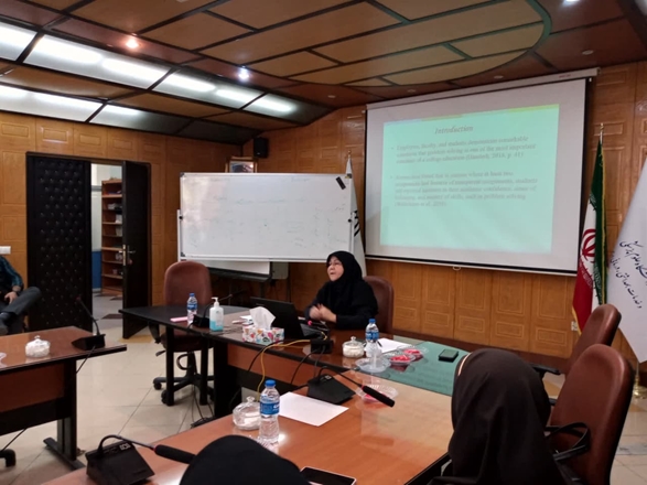 کلاب آموزشی یک روزه روش‌ها و فنون تدریس با موضوع یادگیری مبتنی بر حل مسئله 