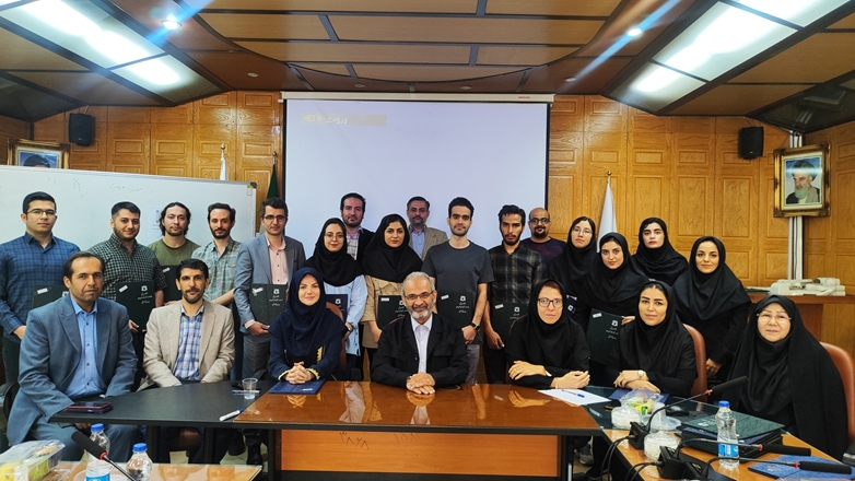 مراسم تقدیر و تجلیل از دانشجویان دارای مدال و دیپلم افتخار دانشگاه علوم پزشکی همدان در شانزدهمین دوره المپیاد علمی دانشجویان کشور 