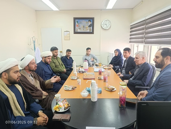 قدردانی و تجلیل اعضای قرارگاه مهاد جوانان انقلاب اسلامی بخش شیرین‌سو از مسئولان شبکه بهداشت و درمان کبودراهنگ