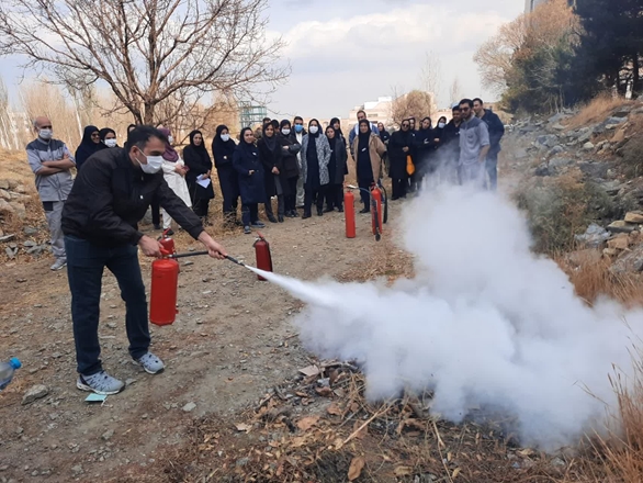برگزاری کلاس آموزشی و مانور عملی اطفاء حریق در مرکز آموزشی درمانی قلب فرشچیان