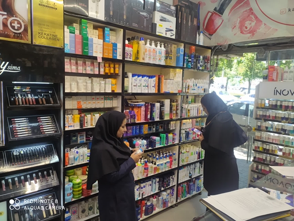 جمع‌آوری و امحای ۲۴ قلم لوازم آرایشی و بهداشتی غیرمجاز از فروشگاه‌های سطح عرضه همدان 