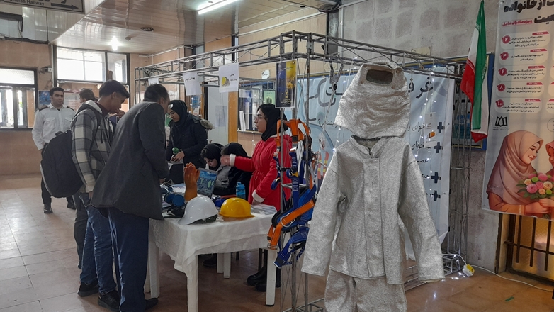 برپایی غرفه آشنایی دانشجویان دانشگاه علوم‌پزشکی همدان با رشته‌های تحصیلی دانشکده بهداشت