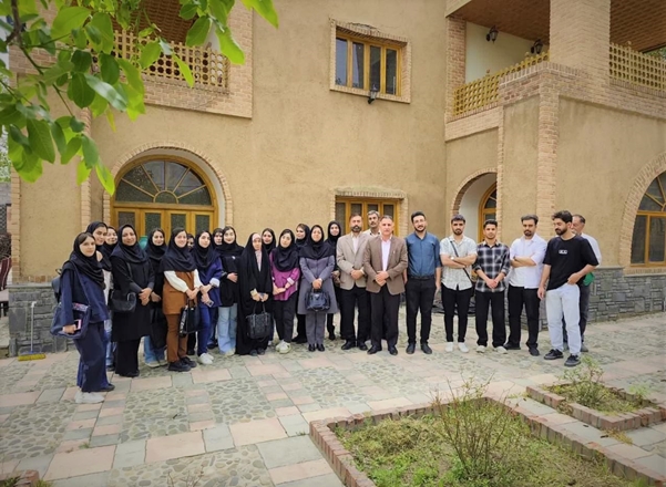  بازدید دانشجویان سال آخر کارشناسی بهداشت عمومی از موزه تاریخ علوم پزشکی