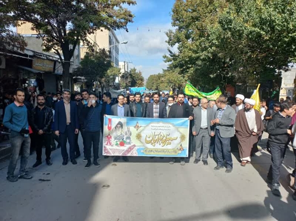 حضور کم‌نظیر مسئولین و کادر بهداشت و درمان تویسرکان در یوم اله ۱۳ آبان   