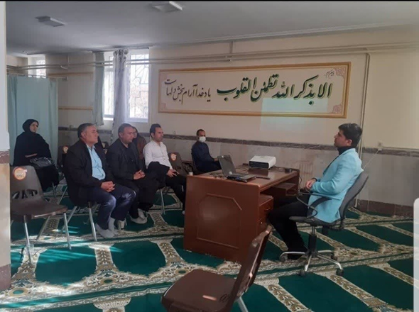 برگزاری کارگاه آموزشی ویژه کارکنان، مدیران و مربیان مدارس