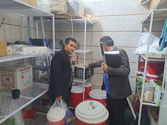 بازدید و نظارت شبانه معاونت مرکز بهداشت ملایر از رستوران‌ها و واحدهای بستنی‌فروشی شهرستان ملایر