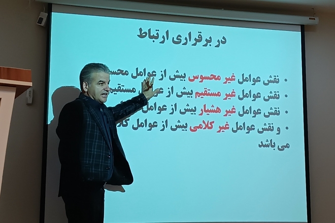 کلاس آموزشی مهارت‌های ارتباطی با تدریس دکتر جلال عبدی در بیمارستان سردار شهید سلیمانی