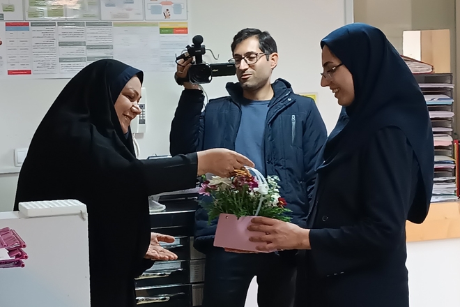 دیدار با پرستاران شاغل در بیمارستان سردار شهید حاج قاسم سلیمانی توسط اعضای بسیج جامعه فرهنگی و مدیران مدارس شهرستان تویسرکان