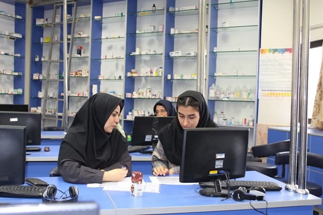 برگزاری امتحان آسکی درس کارآموزی در عرصه داروخانه شهری ۳ دانشجویان داروسازی ورودی ۹۷ در داروخانه مدل دانشکده داروسازی 