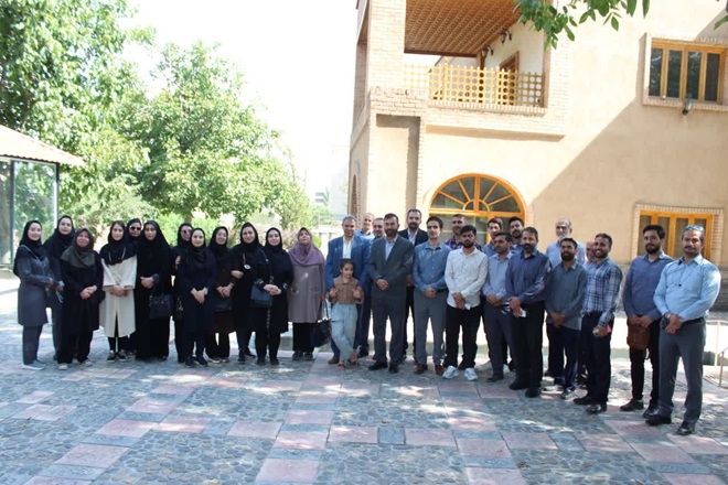 بازدید اعضای هیأت علمی و کارکنان دانشکده داروسازی از موزه تاریخ پزشکی بدیع‌الحکما همدان 