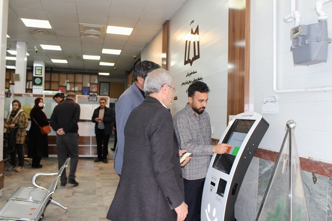 راه اندازی سیستم نوبت دهی الکترونیک و صندوق دیجیتال در داروخانه دانشگاه علوم پزشکی همدان 