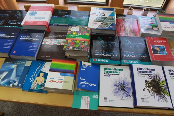 خرید 41 جلد کتاب به همت معاونت تحقیقات و فناوری و کتابخانه مرکزی از سی و ششمین نمایشگاه بین المللی کتاب تهران 