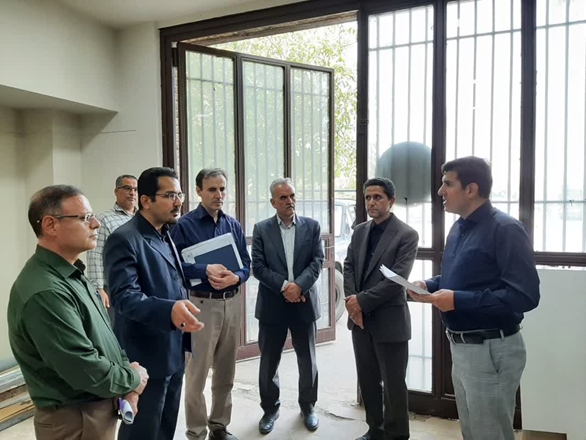 بازدید رییس دانشگاه علوم پزشکی همدان از مرکز بیوبانک و مرکز تحقیقاتی درمانی سلول‌های بنیادی بازساختی  