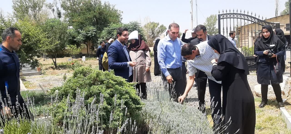 بازدید ارزیابان معاونت تحقیقات وزارت بهداشت از مرکز تحقیقات گیاهان دارویی و فرآورده های طبیعی دانشگاه