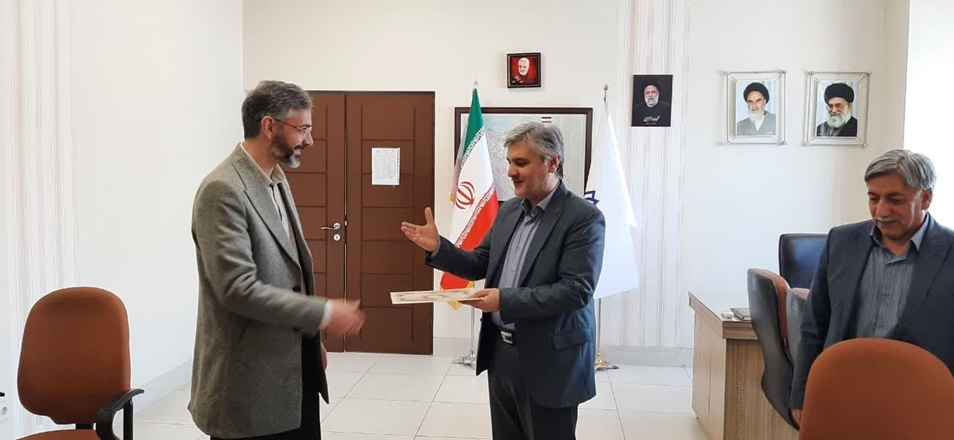 انعقاد تفاهم نامه همکاری مشترک علمی، تخصصی با دفتر شهید فهمیده منطقه غرب وابسته به موسسه آموزشی تحقیقاتی صنایع دفاع