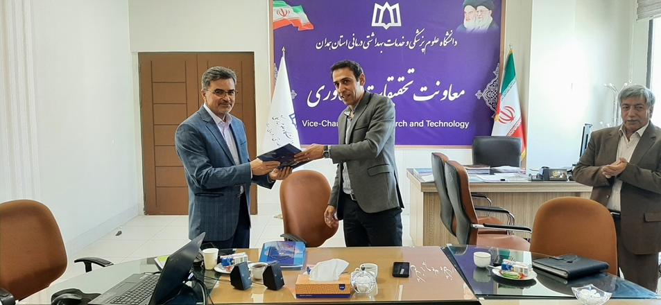 تقدیر از کارشناسان منتخب واحدهای توسعه تحقیقات بالینی بیمارستان‌ها 