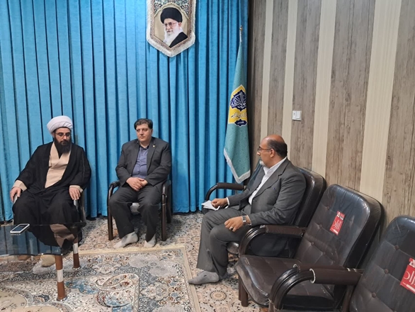 نشست مدیر شبکه شهرستان فامنین با امام جمعه شهرستان در راستای برنامه جوانی جمعیت