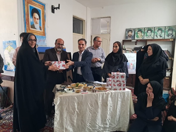 برگزاری جشنواره غذای سالم به مناسبت هفته ملی جمعیت در روستای نگارخاتون فامنین