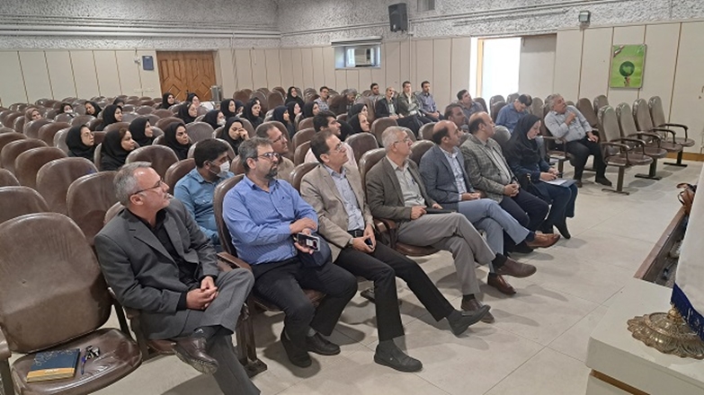 نشست هماهنگی فعالیتها و بررسی مسائل گروه سلامت محیط و کار مرکز بهداشت همدان 