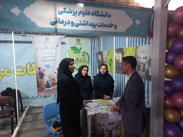 بازدید رئیس دانشگاه علوم پزشکی از غرفه جوانی جمعیت در نماز جمعه همدان