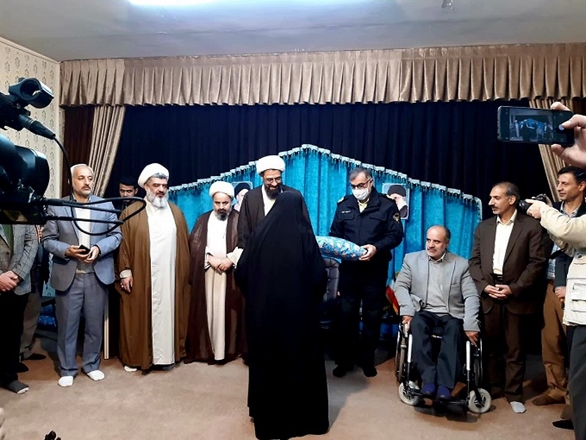 تقدیر از فعالان برنامه جوانی جمعیت در نماز جمعه همدان