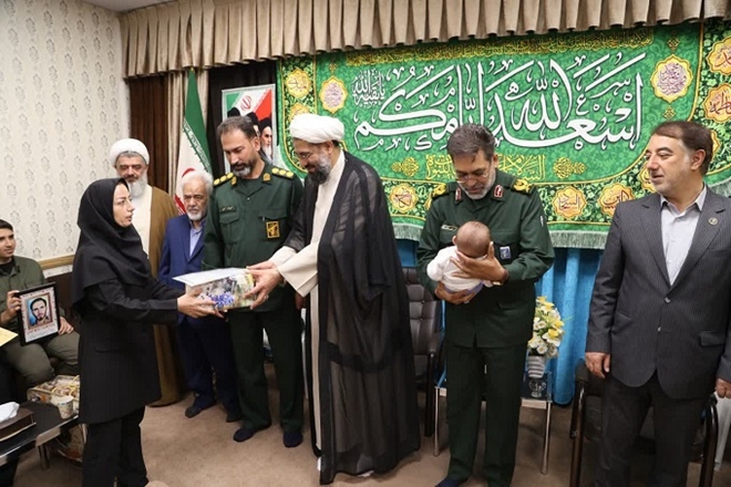 تجلیل از فعالان برنامه جوانی جمعیت در نماز جمعه همدان