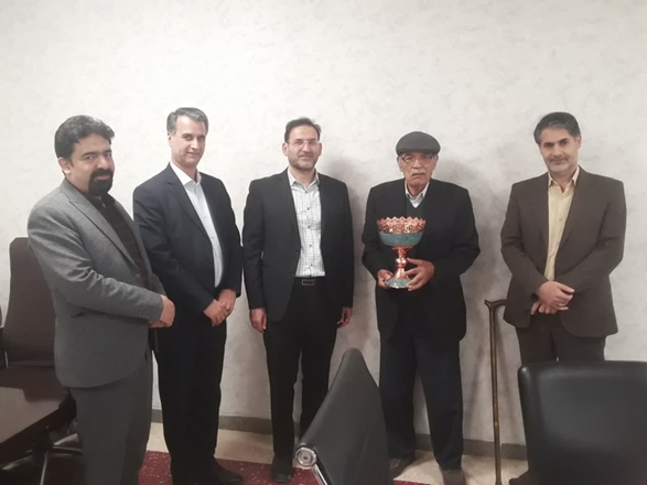 تکریم خیّر پروژه همراه‌سرای بعثت 