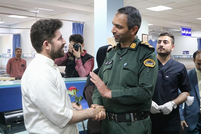 دلجویی فرماندهی انتظامی شهرستان همدان از کمک پرستار بیمارستان فرشچیان سینا 
