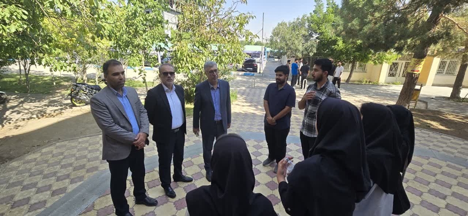  گفت‌وگوی بی‌واسطه مسئولان دانشگاه علوم پزشکی همدان با دانشجویان