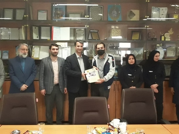 جوایز فوتسال جام رمضان در مجتمع آموزشی درمانی بعثت اهدا شد 