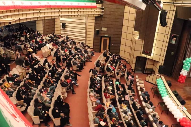 مراسم جشن خانوادگی ایران، خانه پدری در دانشگاه برگزار شد