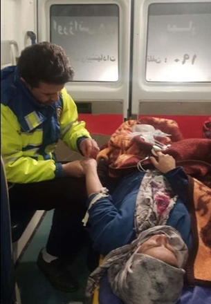 کمک پرسنل اورژانس 115 شهرستان بهار به مادر باردار 35 ساله 