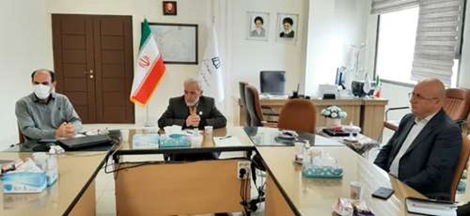 در سومین جلسه با مدیران و کارشناسان کارخانه شرکت سهامی خوش نوش همدان بررسی شد؛  استفاده از ظرفیت‌های موجود برای تولید فرآورده‌های مکمل دارویی و غذایی