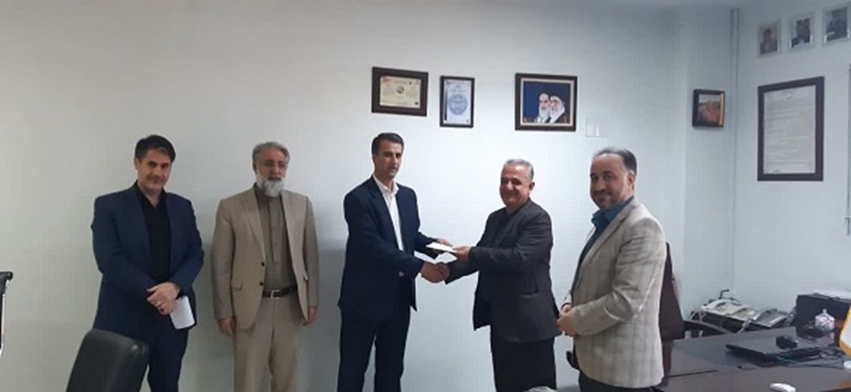 تقدیر از مسئول امور حقوقی مجتمع آموزشی درمانی بعثت   